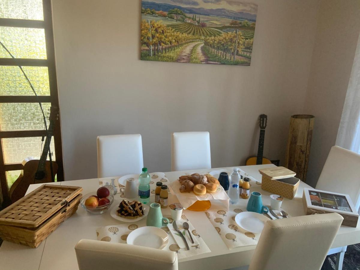 Bed and Breakfast Il Girasole Basciano Екстер'єр фото